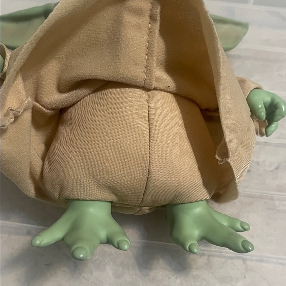 Star Wars The Mandalorian Baby Yoda The Child Grogu Talking Figure Plush - Picture 7 of 8